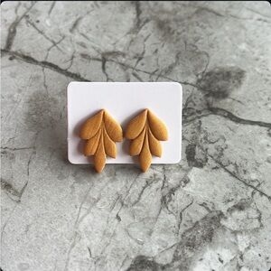 Elegant Gold Leaf Earrings